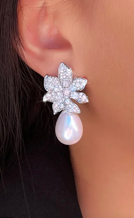May Pearl Drop Earrings